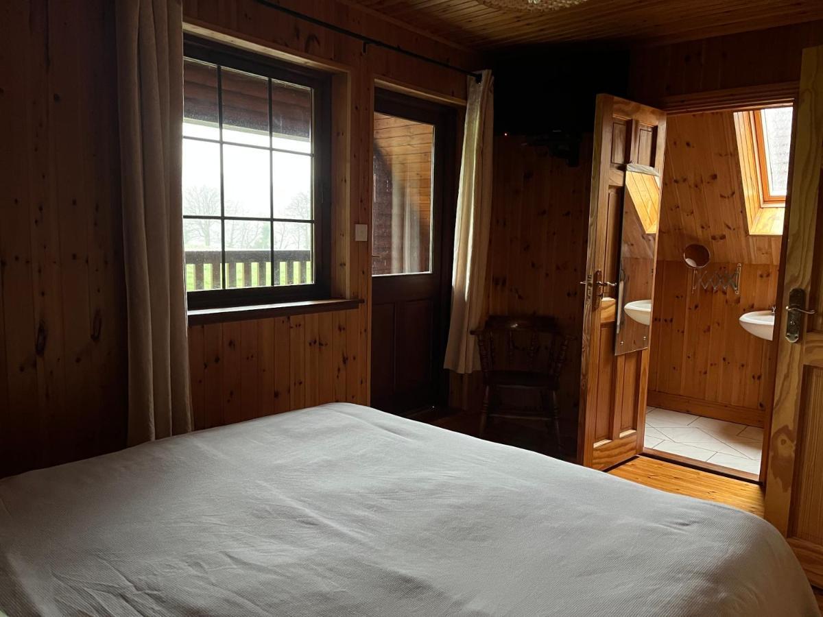 Cosy Lakeside Chalet With Option To Add Private Hot Tub Duneena Luaran gambar