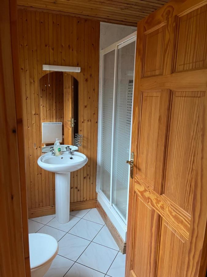 Cosy Lakeside Chalet With Option To Add Private Hot Tub Duneena Luaran gambar