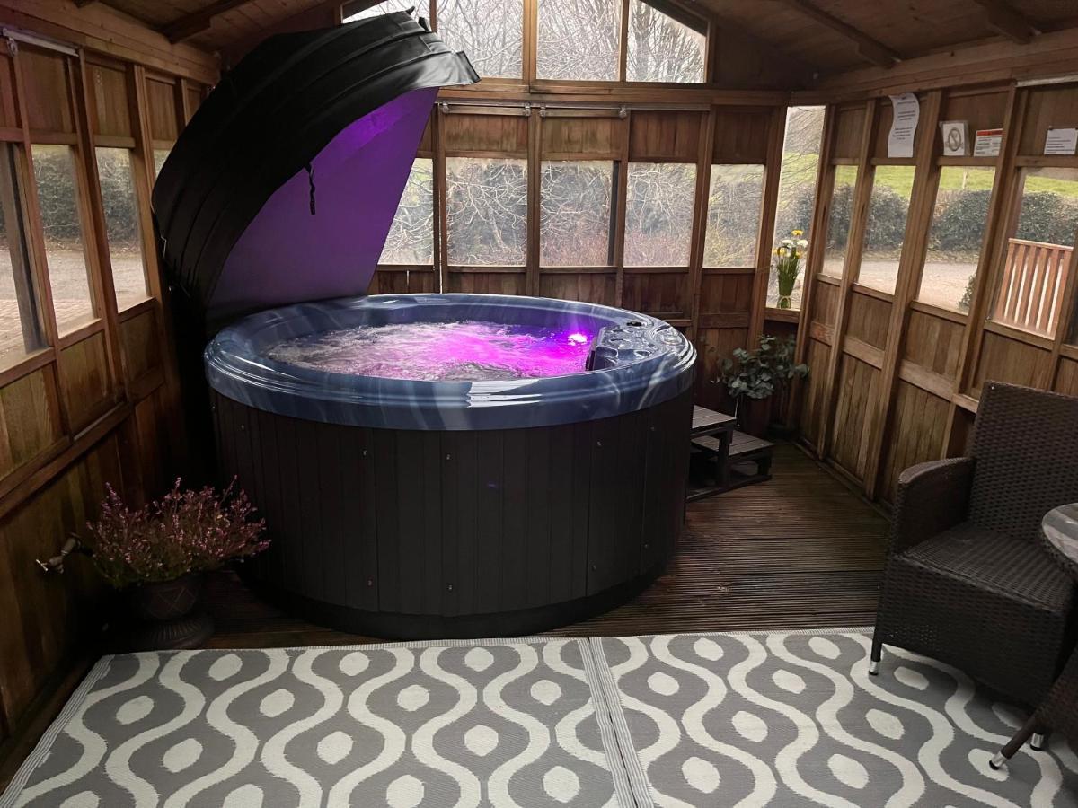 Cosy Lakeside Chalet With Option To Add Private Hot Tub Duneena Luaran gambar