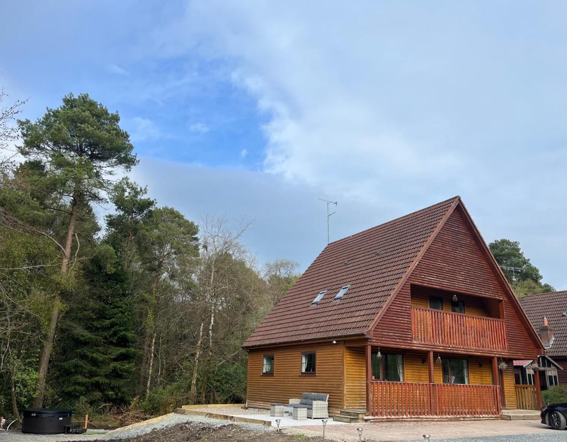 Cosy Lakeside Chalet With Option To Add Private Hot Tub Duneena Luaran gambar